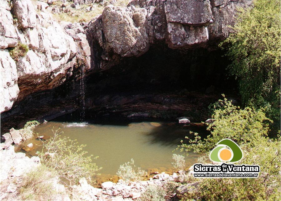 Cueva Cascada de los Helechos en Villa Ventana