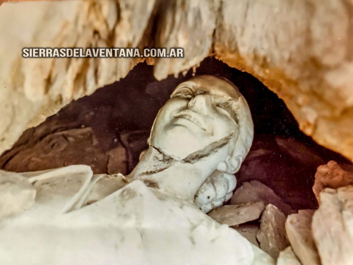 El busto de Eva Perón oculto en las Sierras de Villa Ventana